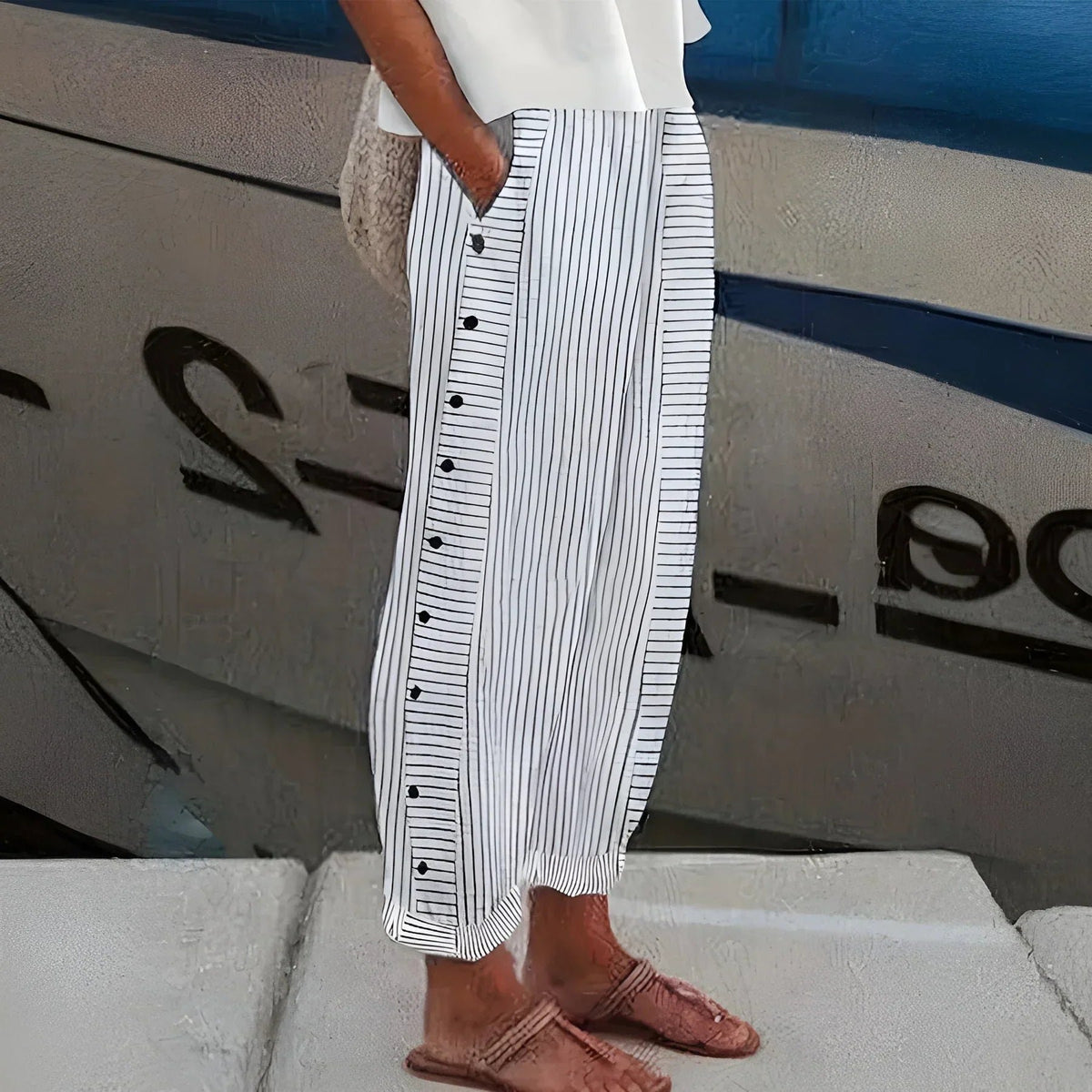 Women's Striped Wide-Leg Cropped Trousers - Gray